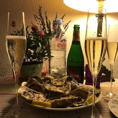 10-15 Min To Railway, Beach, Marketplace * Nice