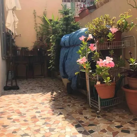 10-15 Min To Railway, Beach, Marketplace